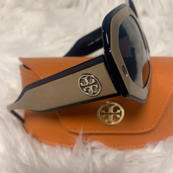 Cyber Monday sale!! Tory Burch Hexagonal Sunglasses - Beige and navy blue - Picture 2 of 7